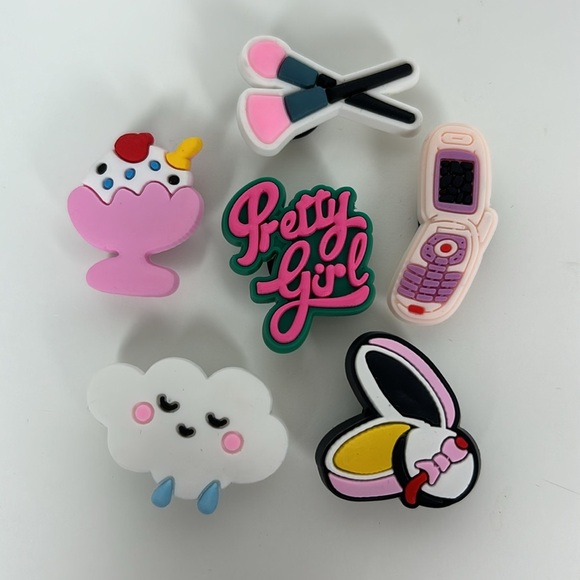 Jibbitz ~ Crocs ~ Charms ~ Makeup ~ Feminine - Picture 3 of 3